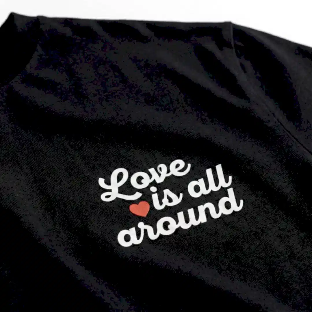 Love is All Around Baskılı Siyah T-shirt