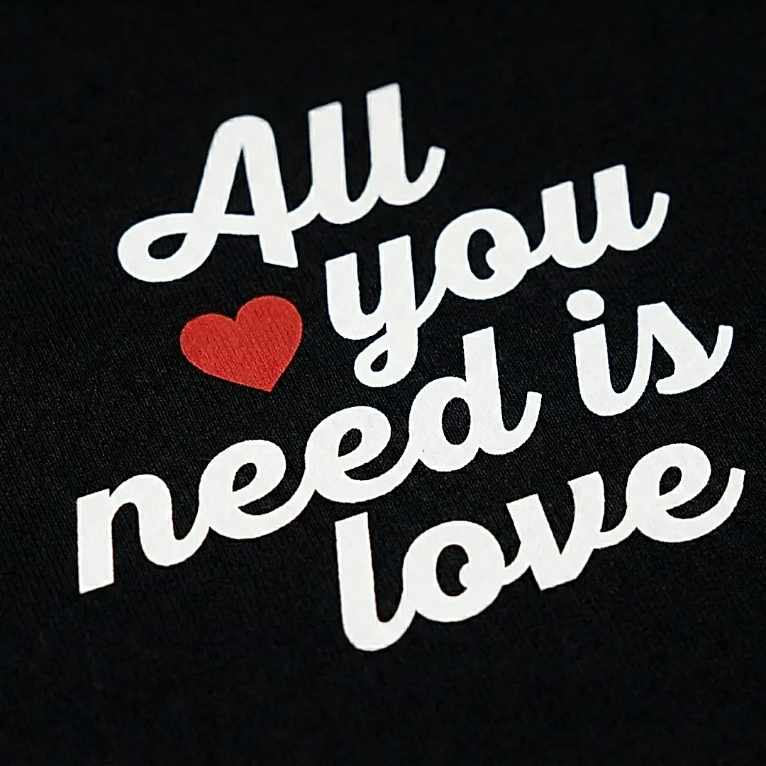 All You Need is Love Baskılı Siyah T-shirt