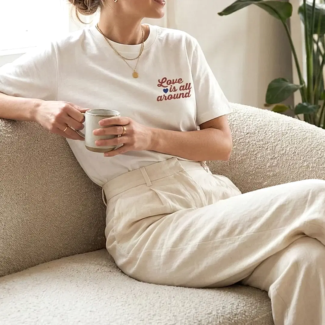 Love is All Around Baskılı Beyaz T-shirt